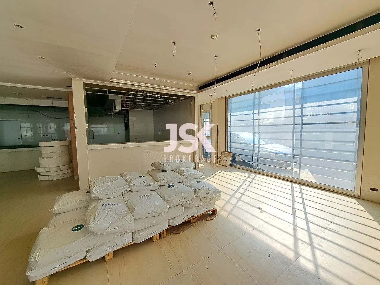 Building for Rent in Dekwaneh