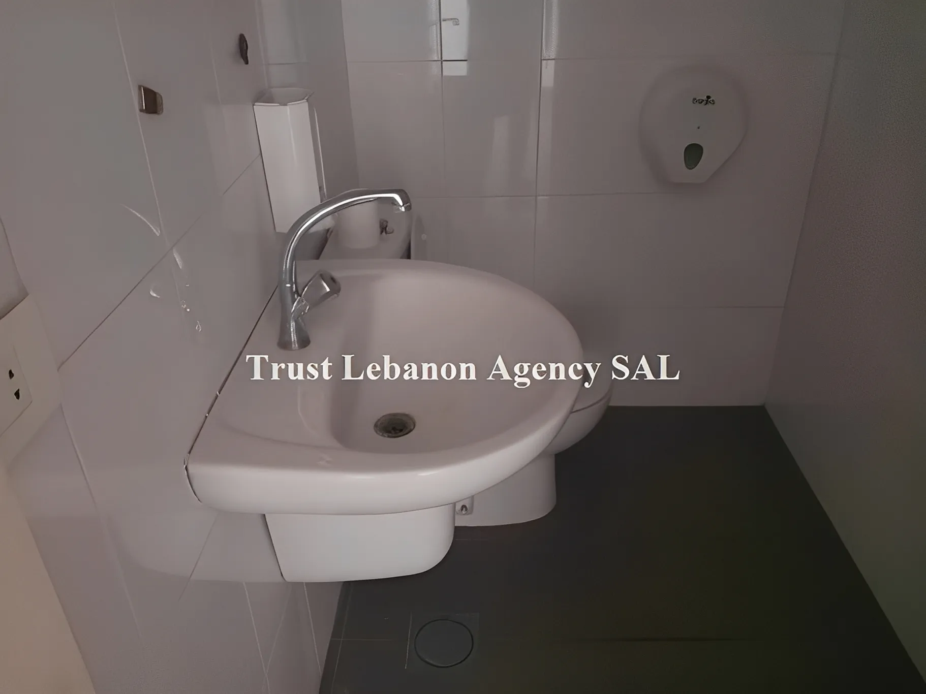 Office for rent in Beirut, Medawar