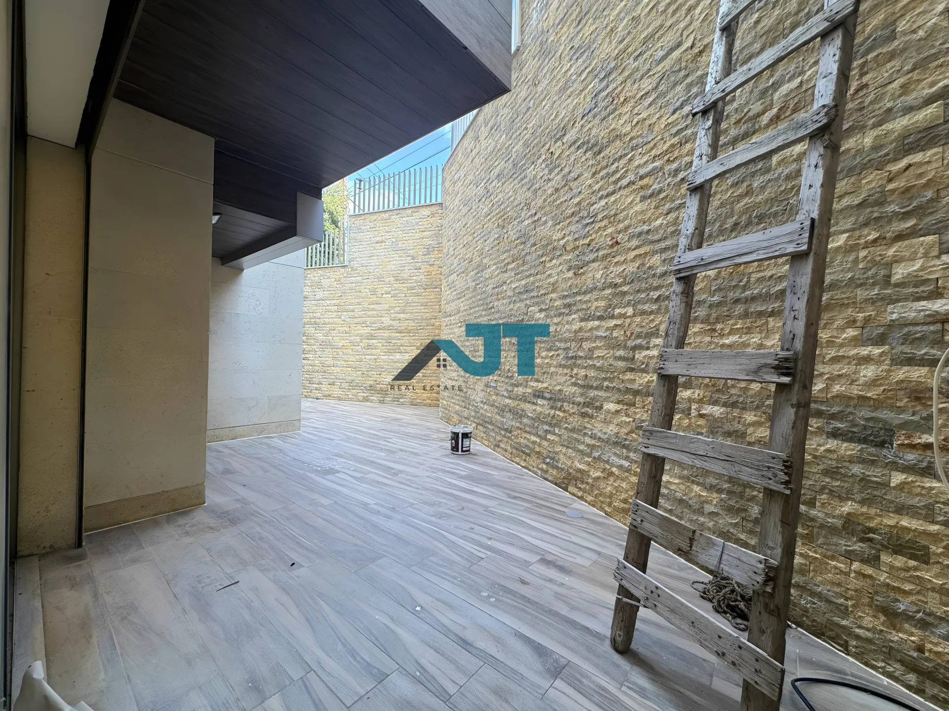 Apartment for Sale in Ain Aar