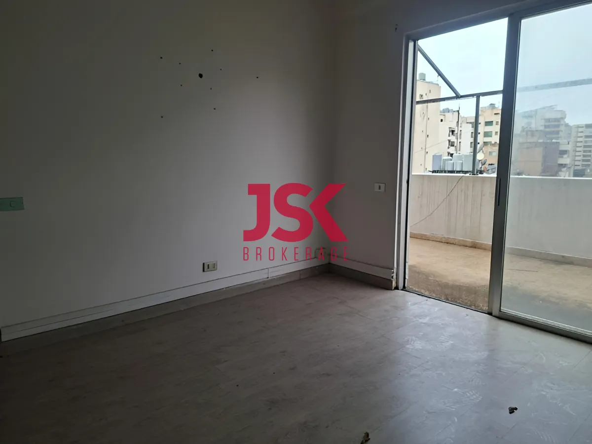 Office for rent in Mar Elias, Ras Beirut