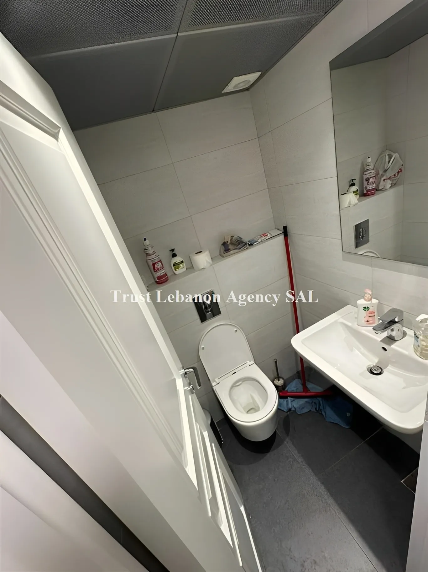 Office for rent in Metn, Dekweneh