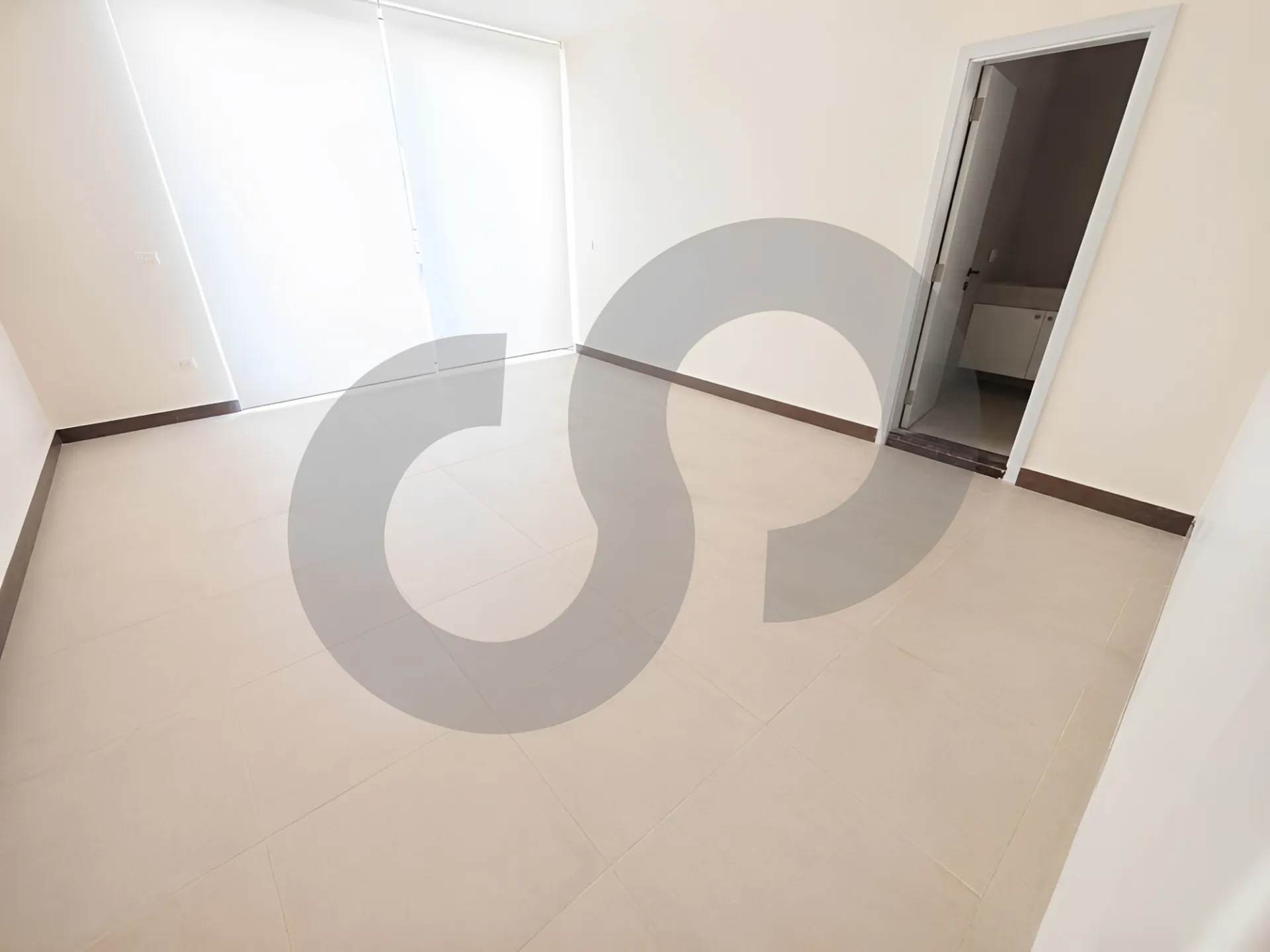 Office for Sale in Forn El Chebbak