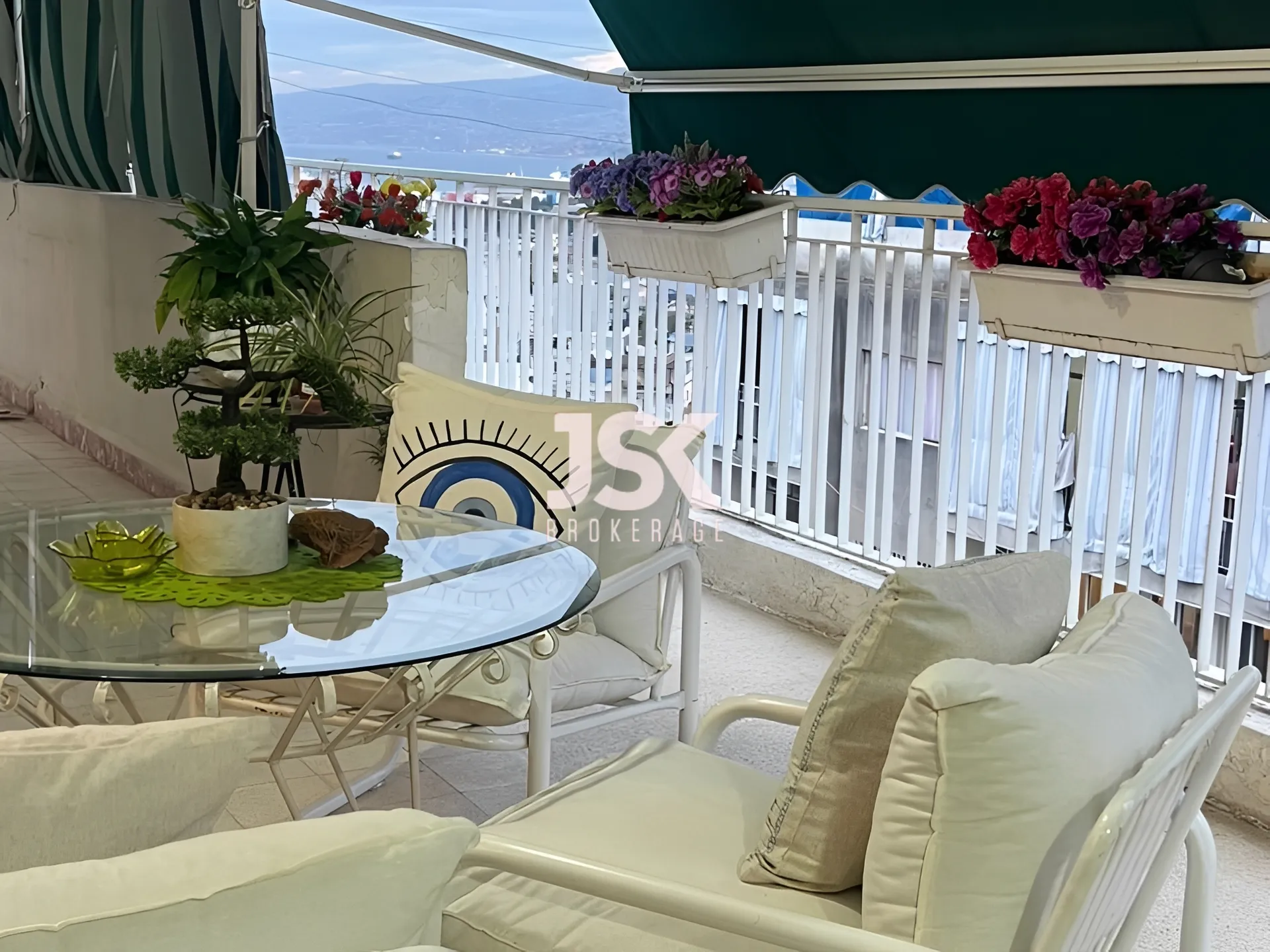 Apartment for Sale in Achrafieh - 3 bed