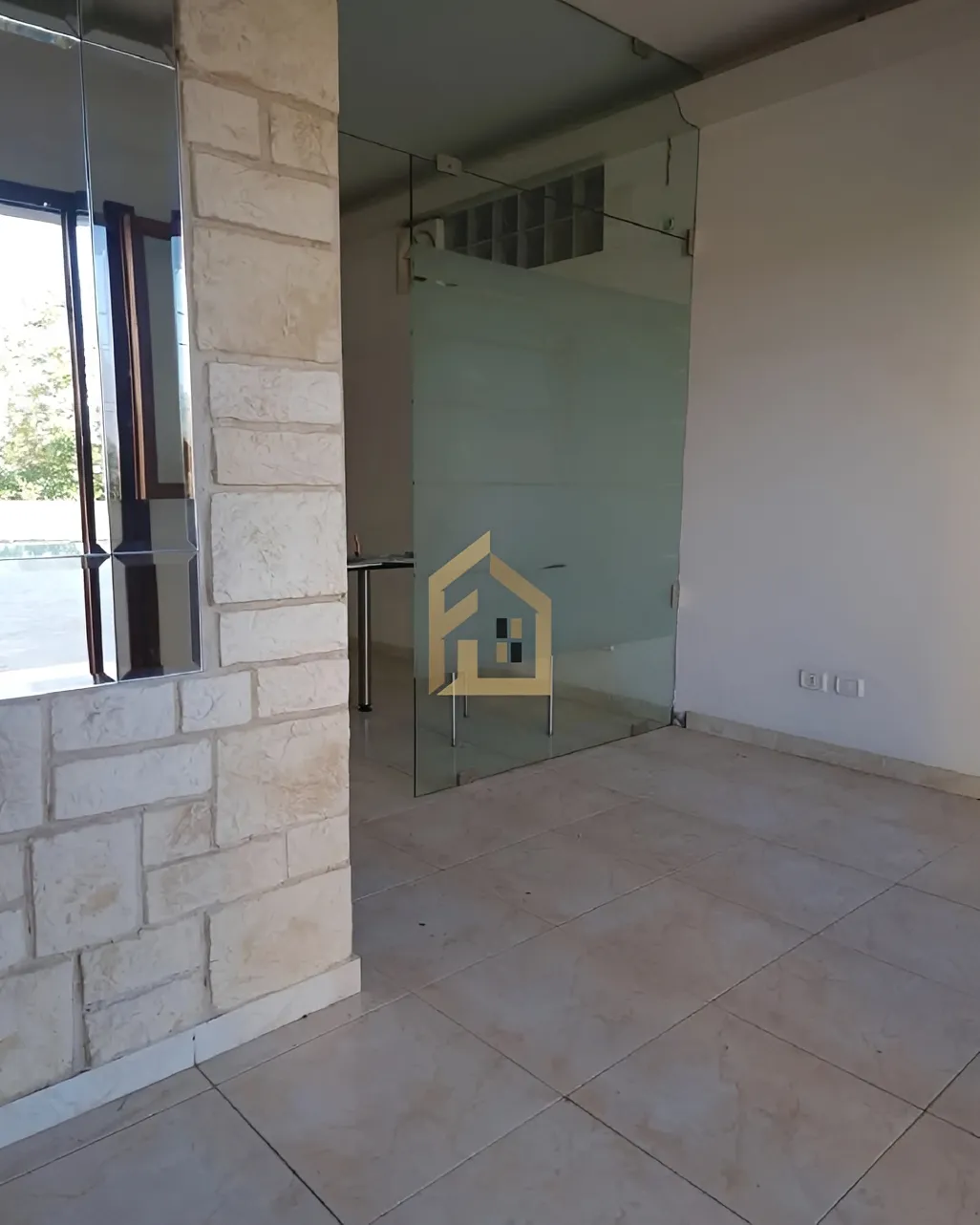 Clinic for rent in Ballouneh, Lebanon
