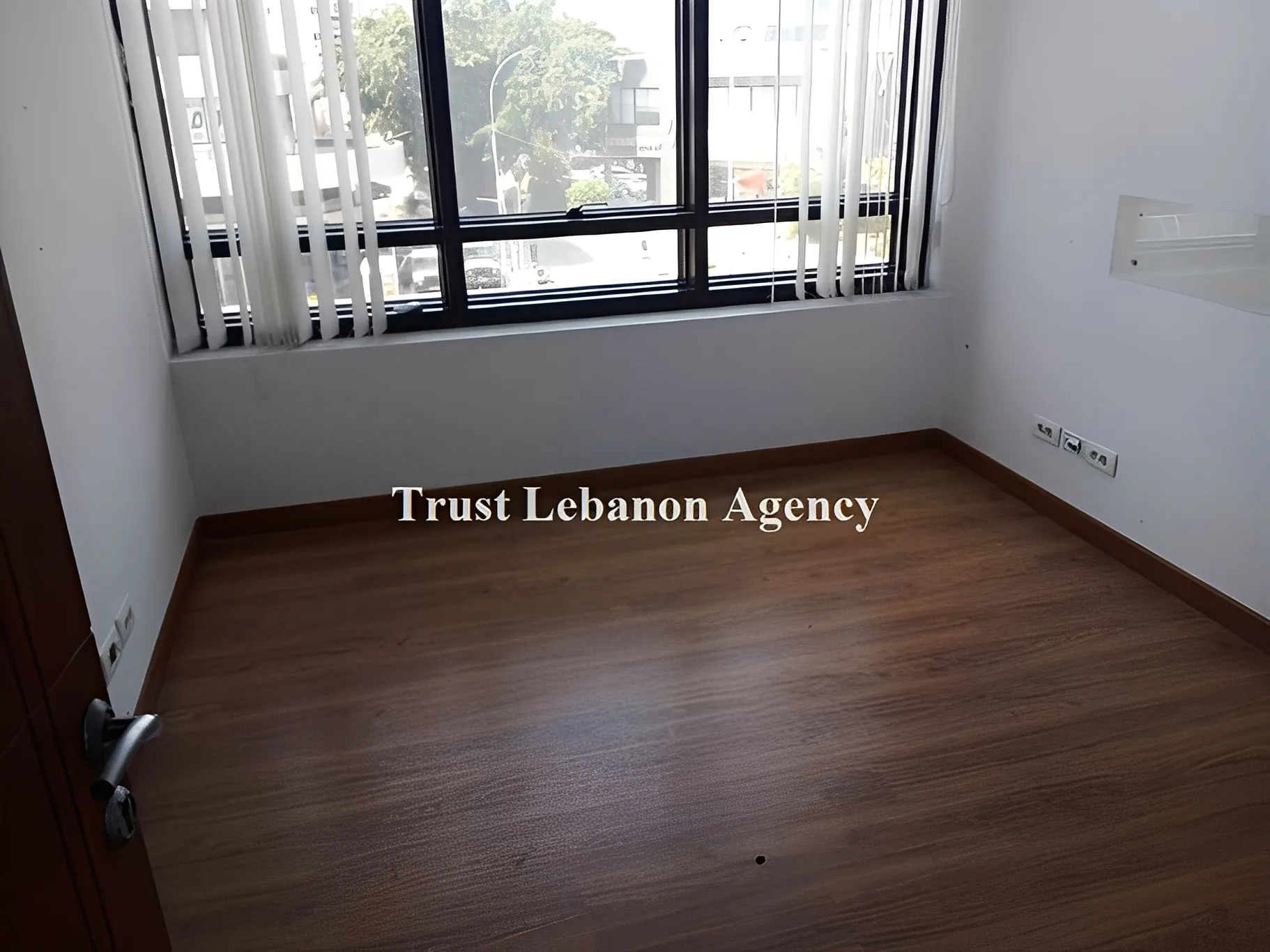 Office for rent in Metn, Dekweneh