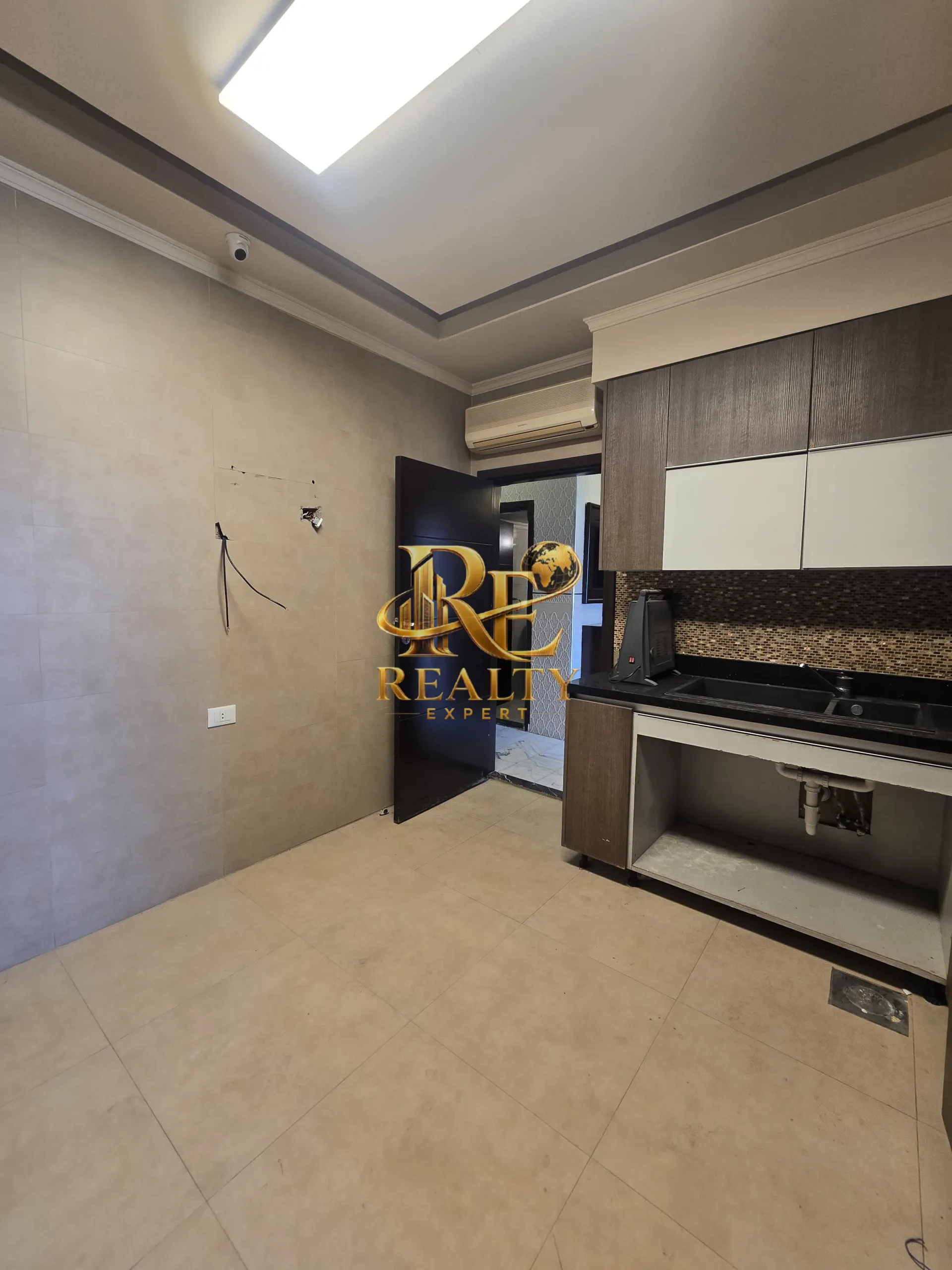 شقة for sale in حدث، لبنان