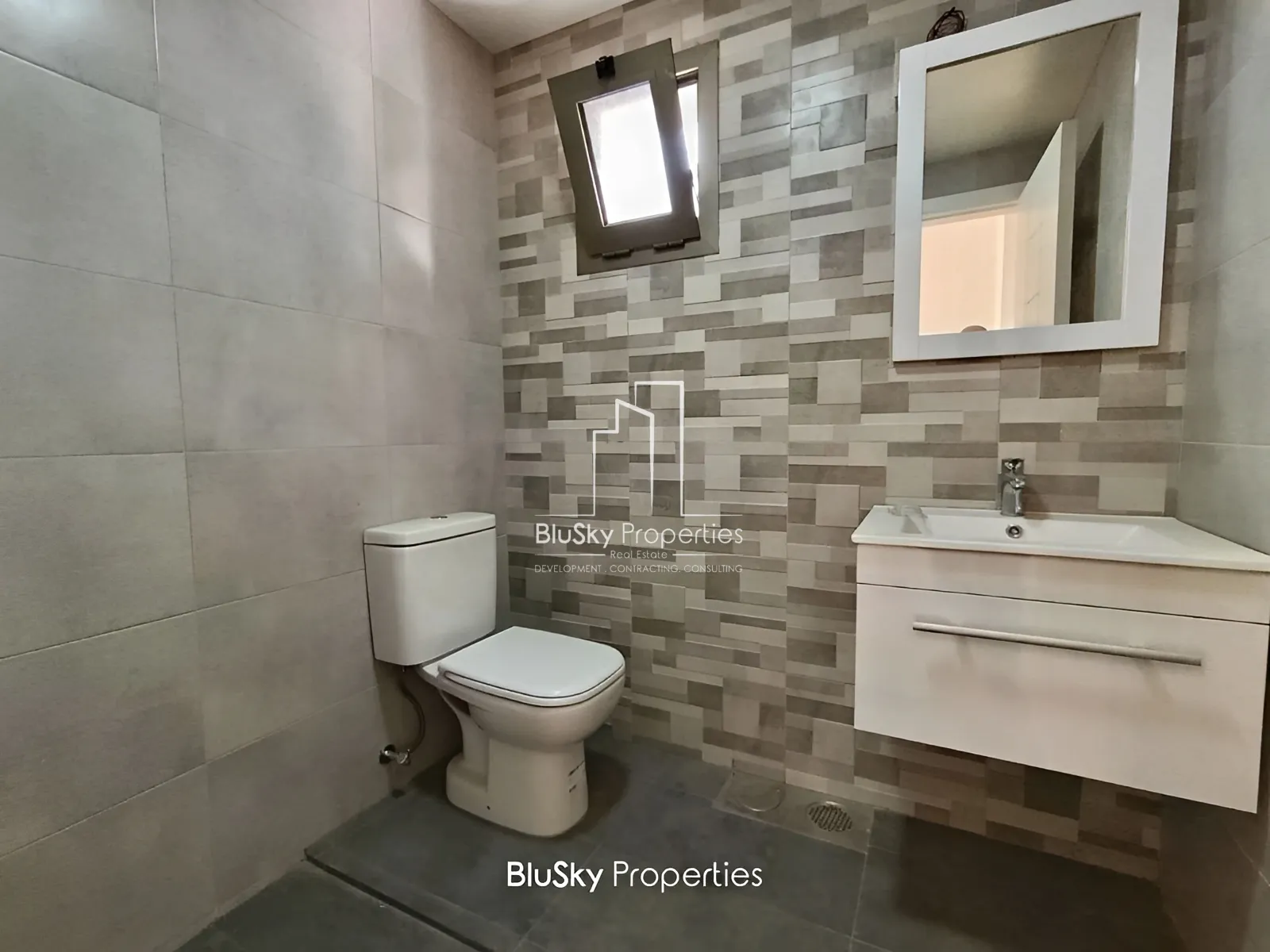Apartment for Sale in Haret Sakher