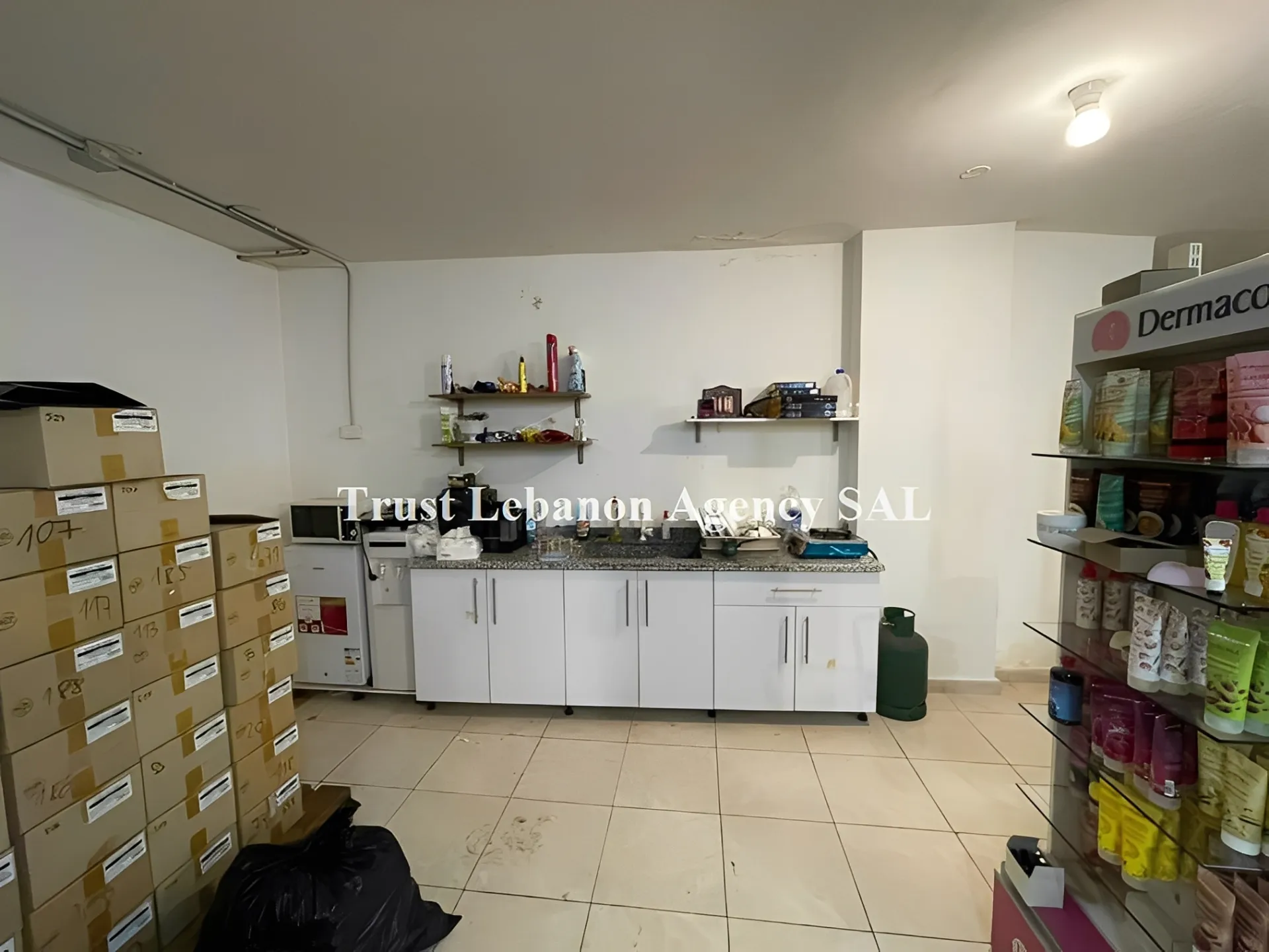 Shop for sale in Beirut, Bir Hasan