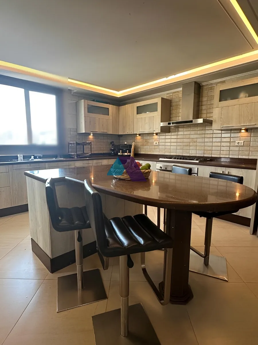 Apartment for Sale in Downtown - 4 bed, 4 bath