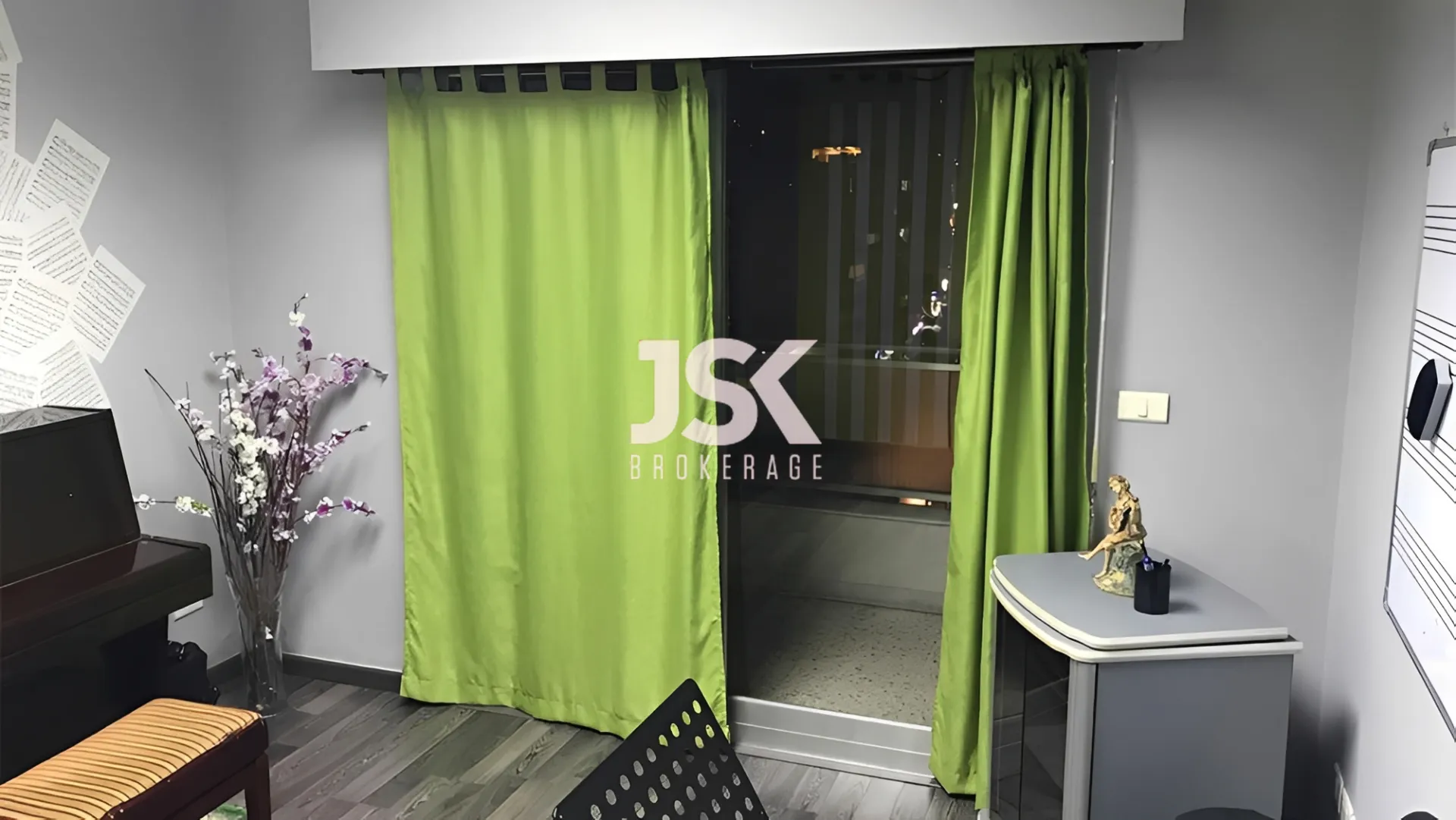 Office for sale in Jdeideh