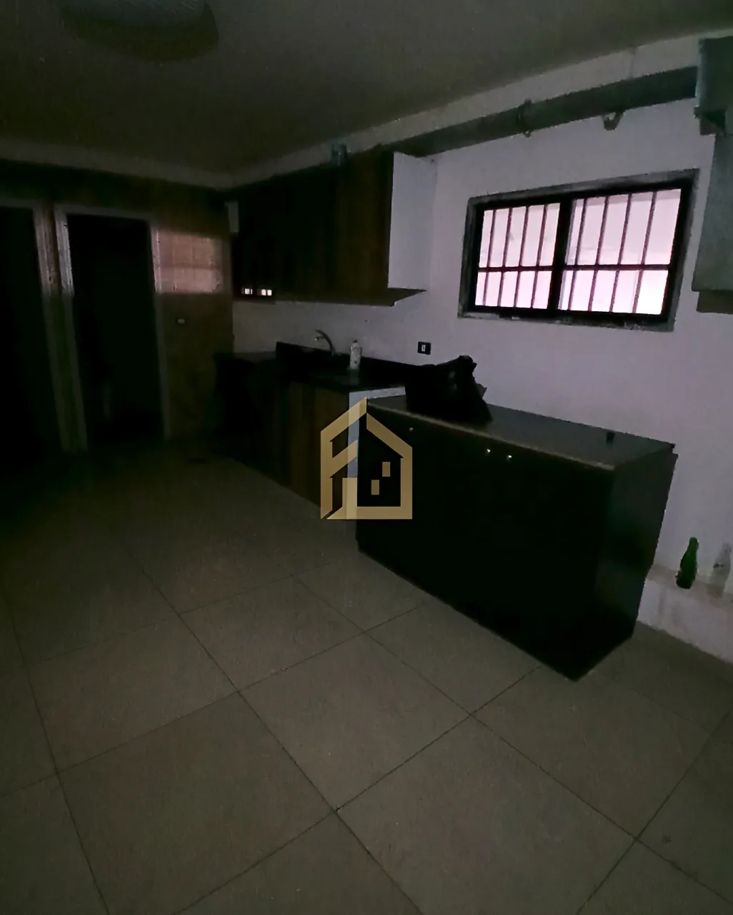 Showroom for rent in Daoura, Lebanon
