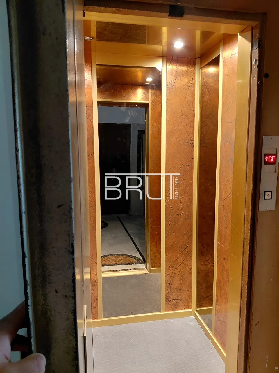 Apartment for Sale in Ballouneh