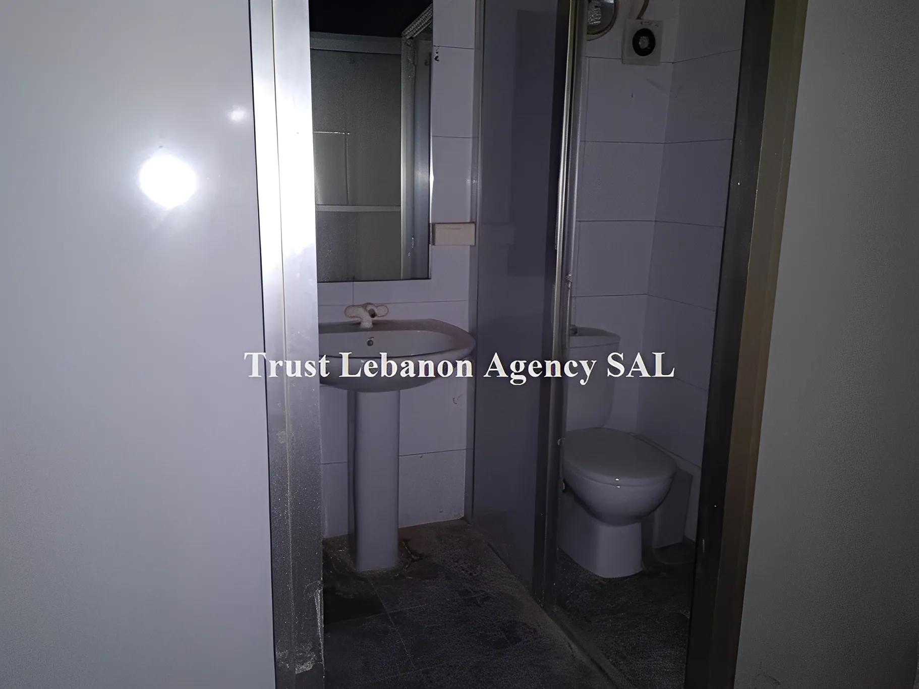 Shop for rent in Baabda, Hazmieh
