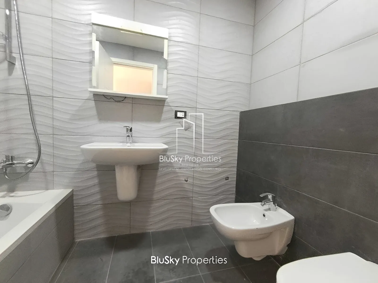 Apartment for Sale in Haret Sakher
