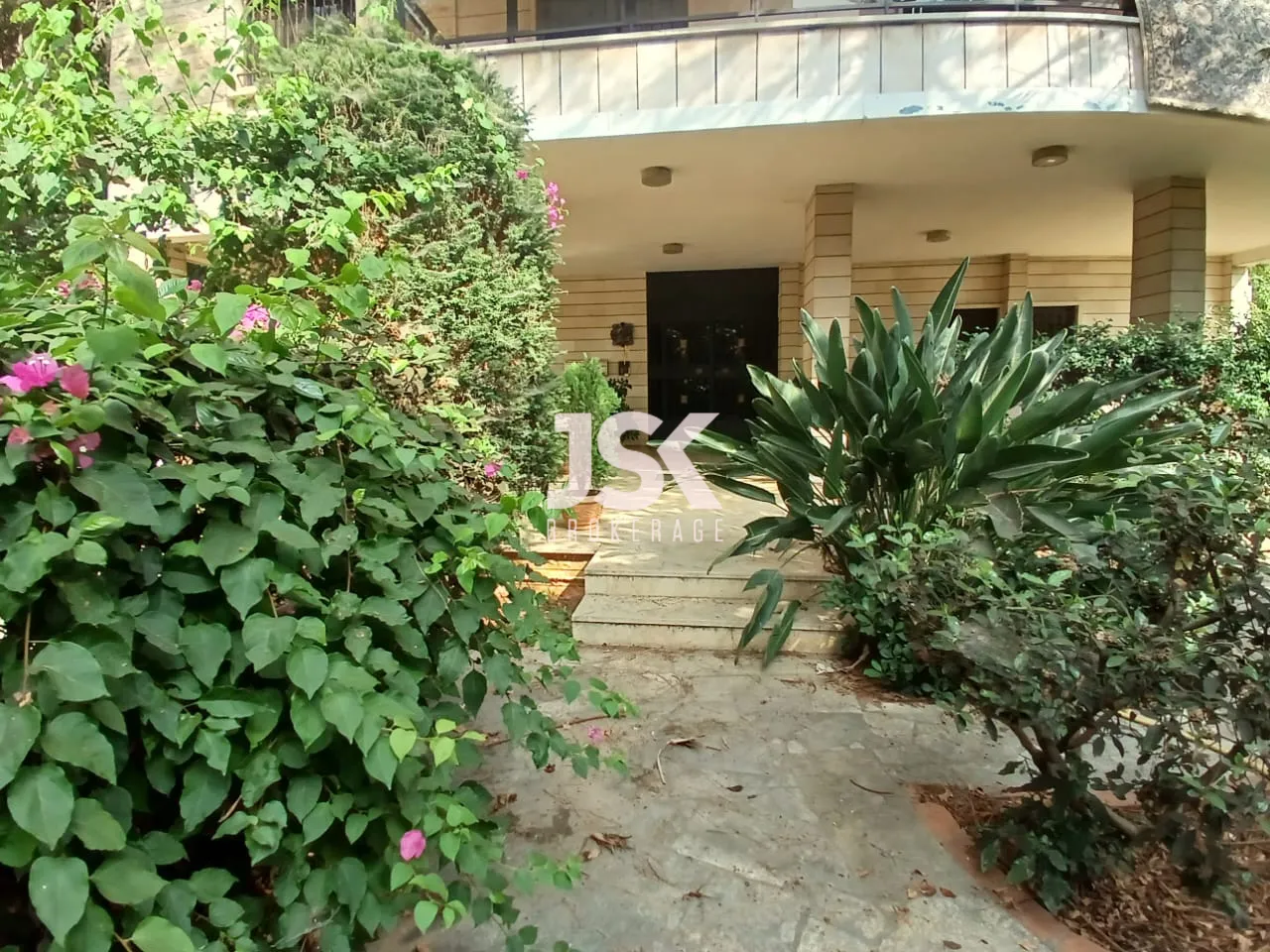 Building for Sale in Ain Saadeh