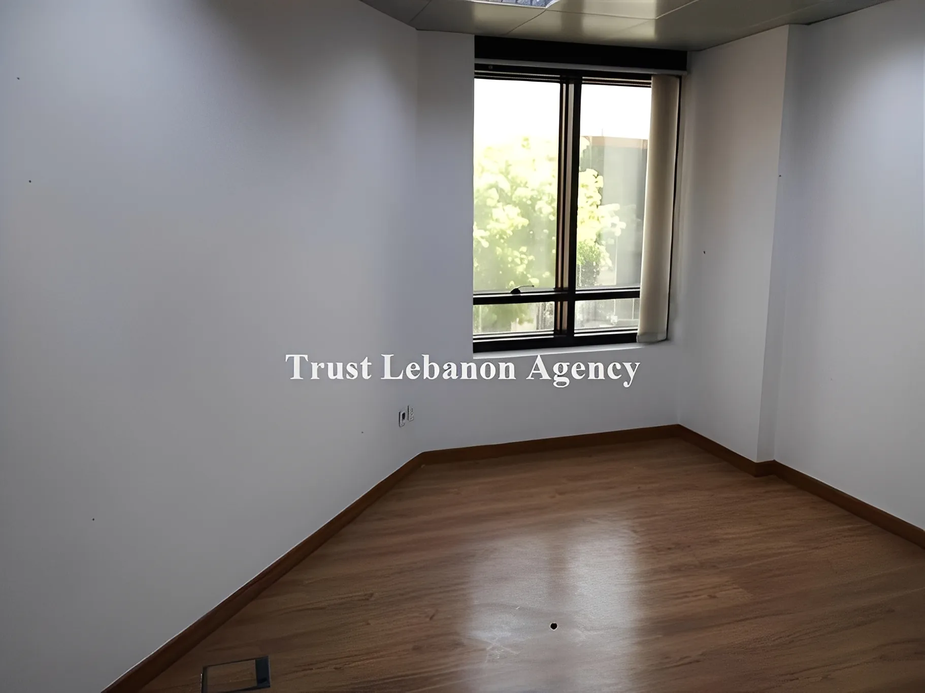 Office for rent in Metn, Dekweneh