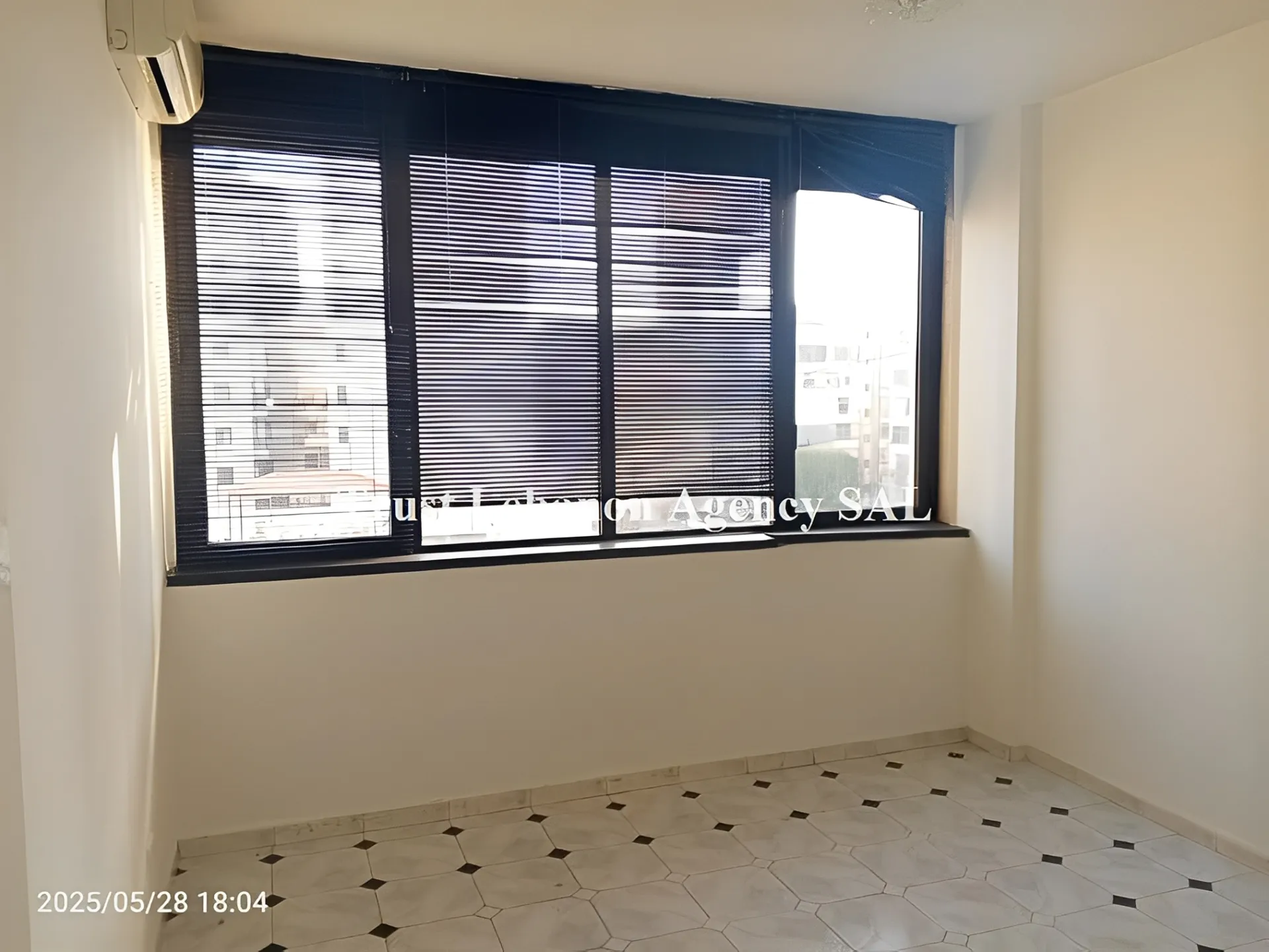 Office for rent in Metn, Nahr El Mott