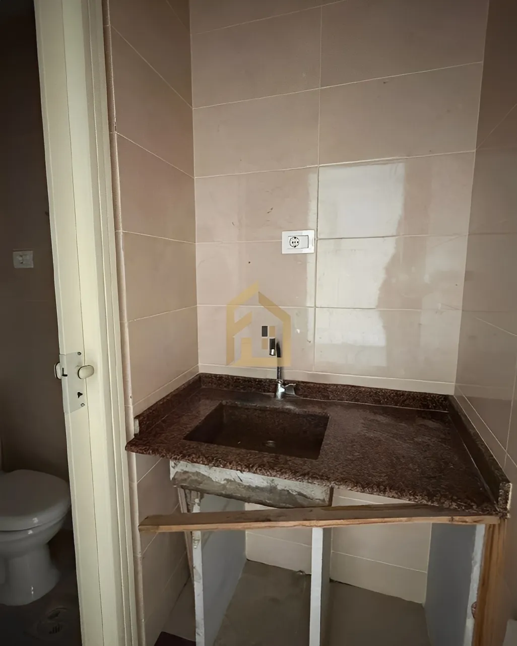 Office for rent in Mar Elias, Beirut