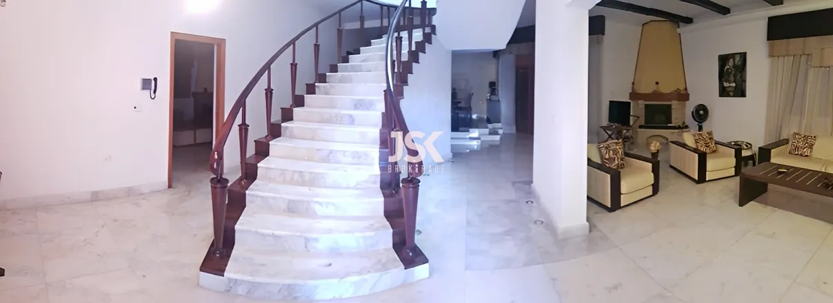 Villa for Sale in Rayfoun