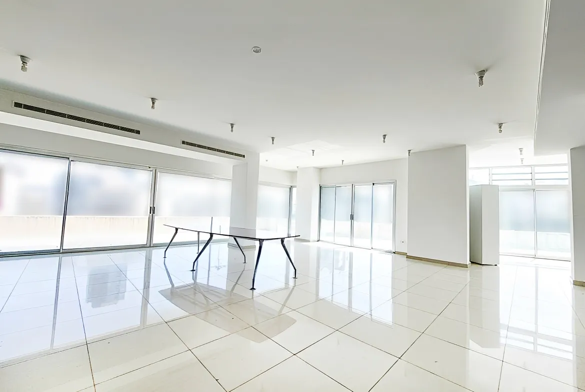 Office for Sale in Horch Tabet
