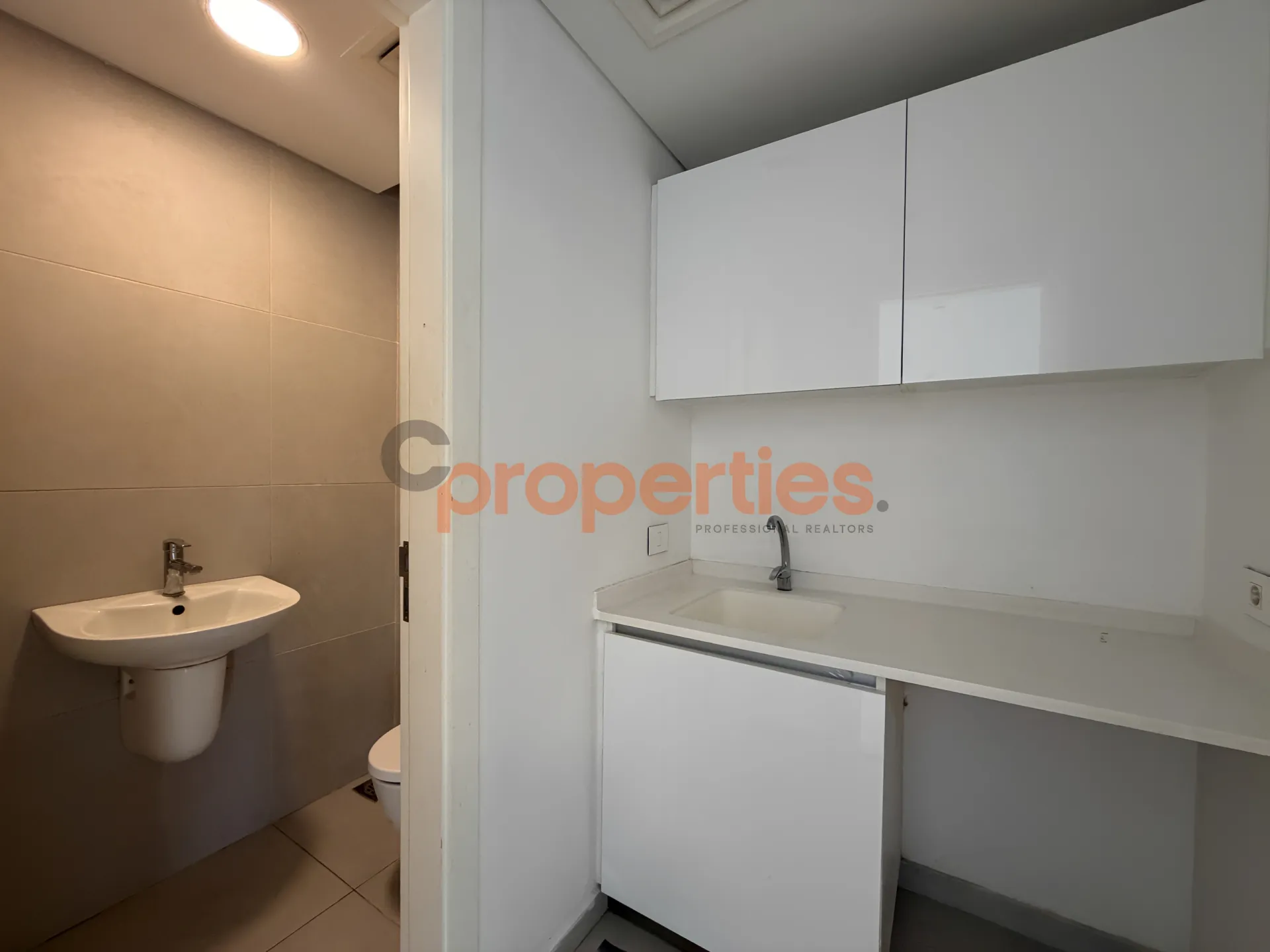 Office for Rent in Dekwaneh
