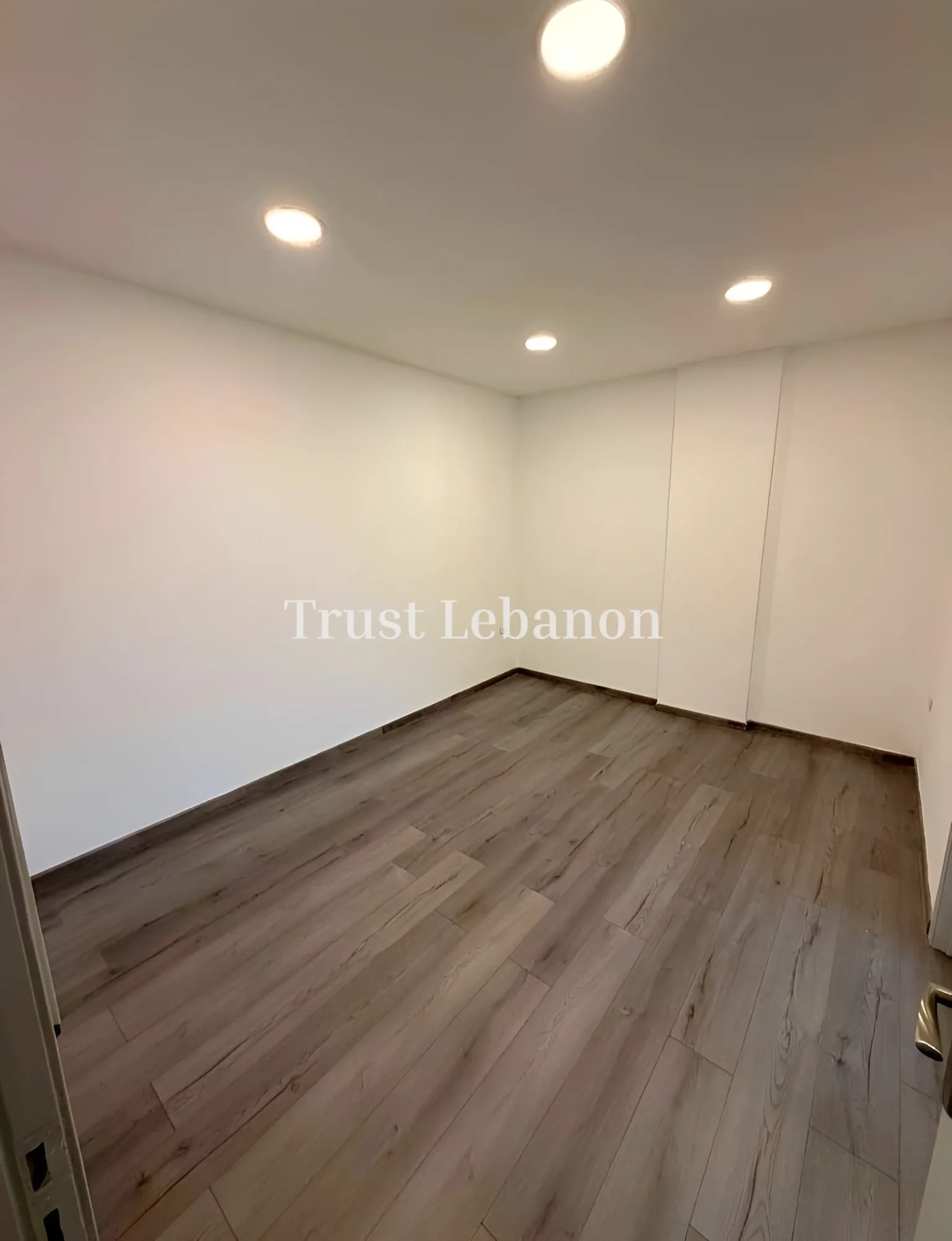 Office for rent in Antelias