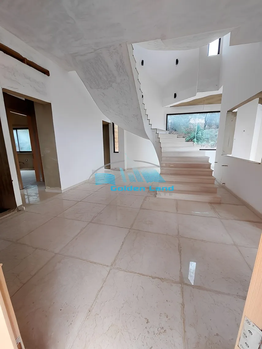 Villa for Sale in Qornet El Hamra, Lebanon - 6 bed, 6 bath