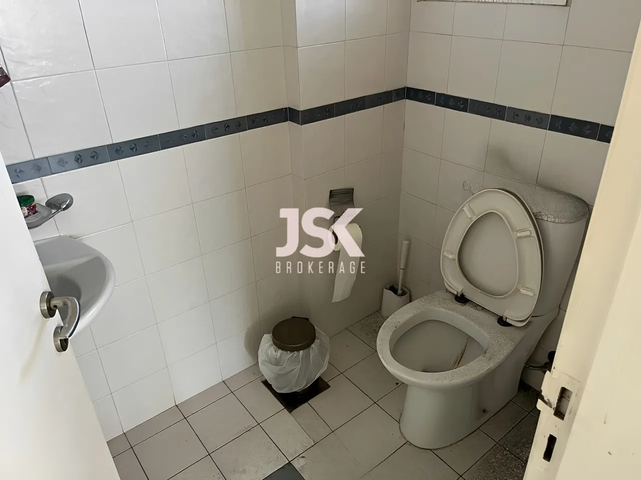 Office for Rent in Ras