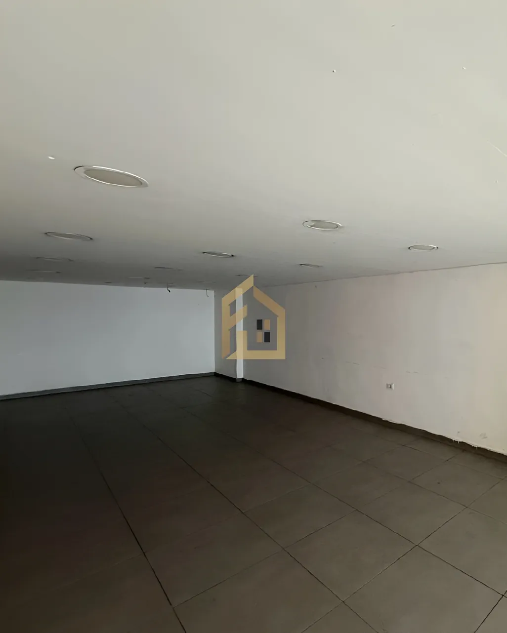 Shop for rent in Raoucheh, Beirut, Lebanon
