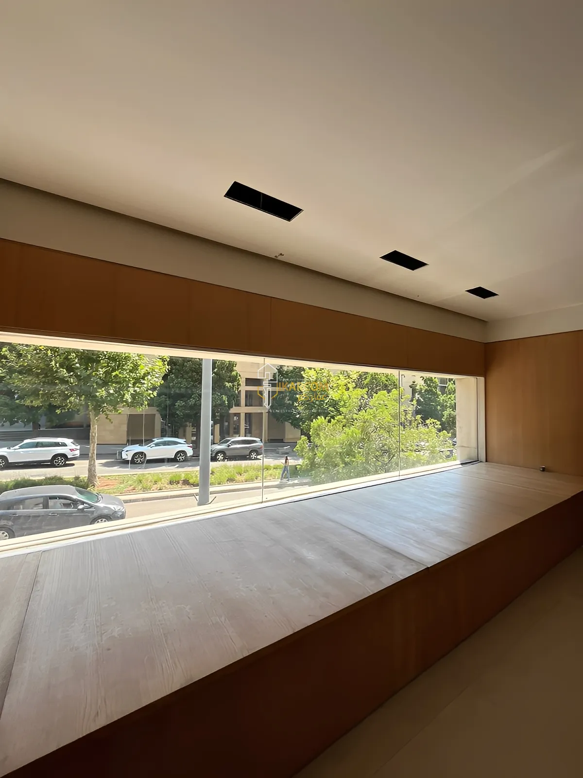 Shop For Rent in DownTown