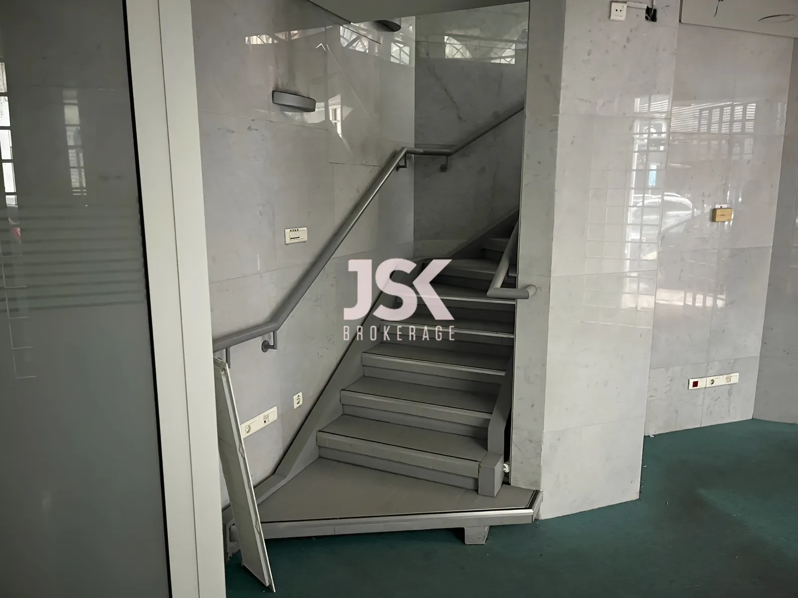 Shop for Rent in Ras