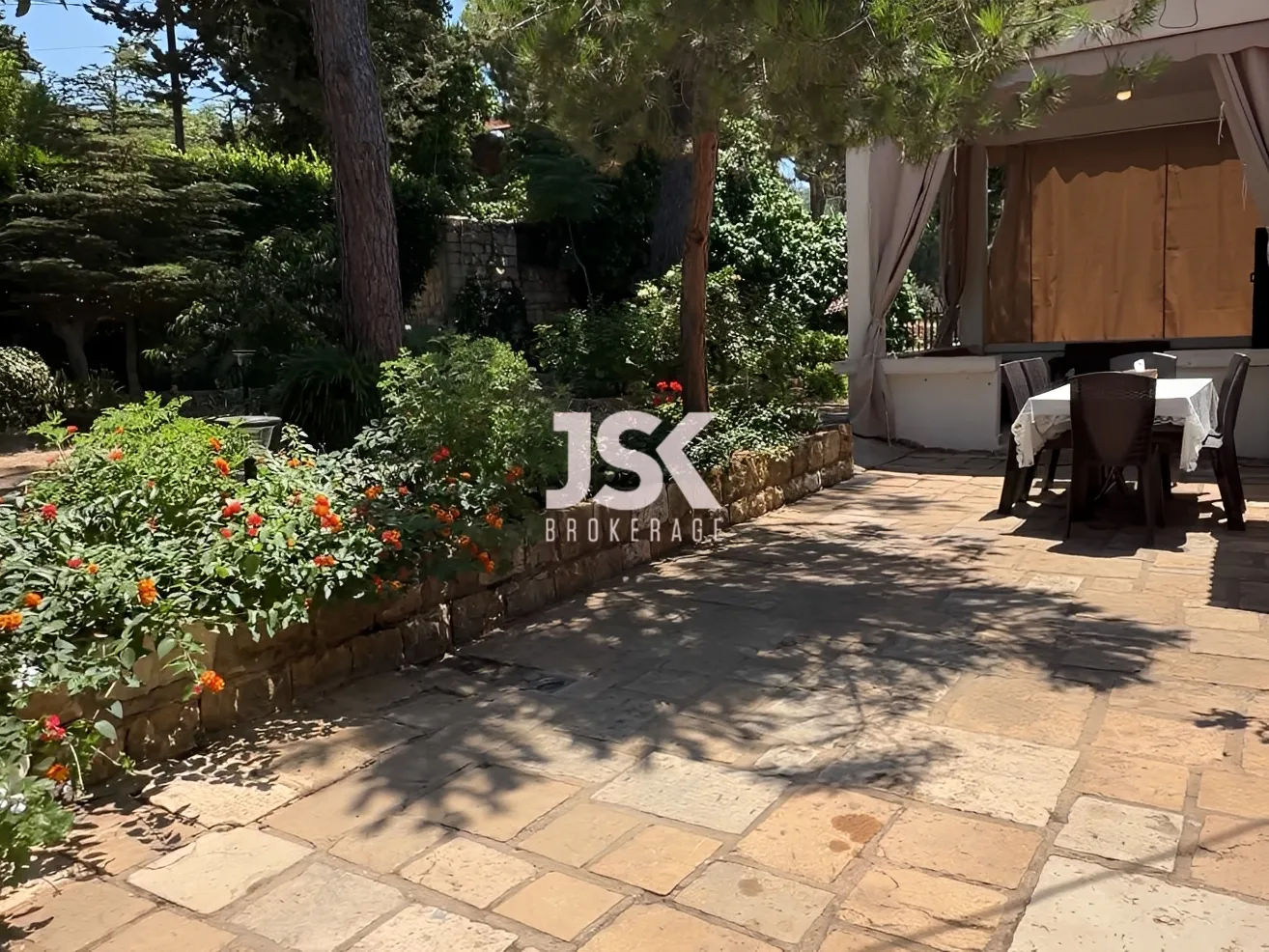 Villa for Sale in Shemlan