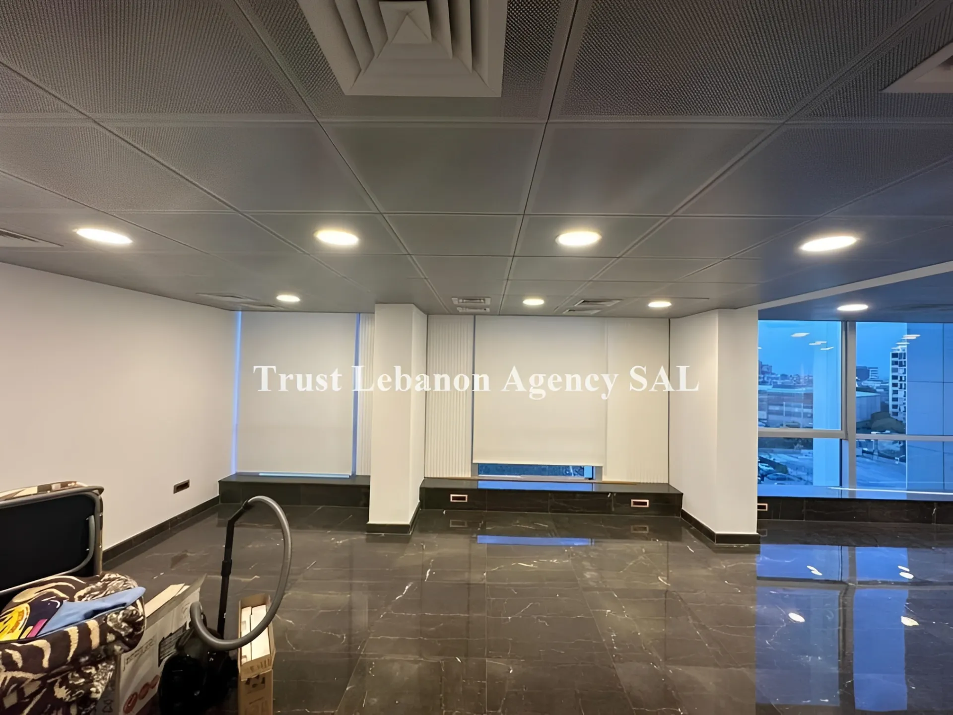 Office for rent in Metn, Dekweneh
