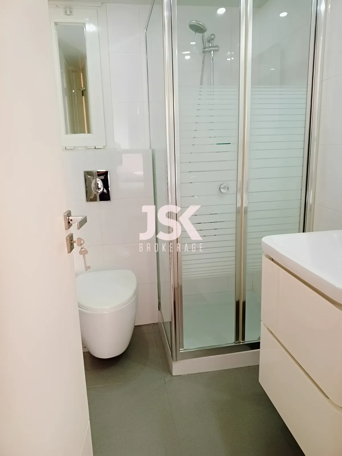 Apartment for Sale in Haret Sakher