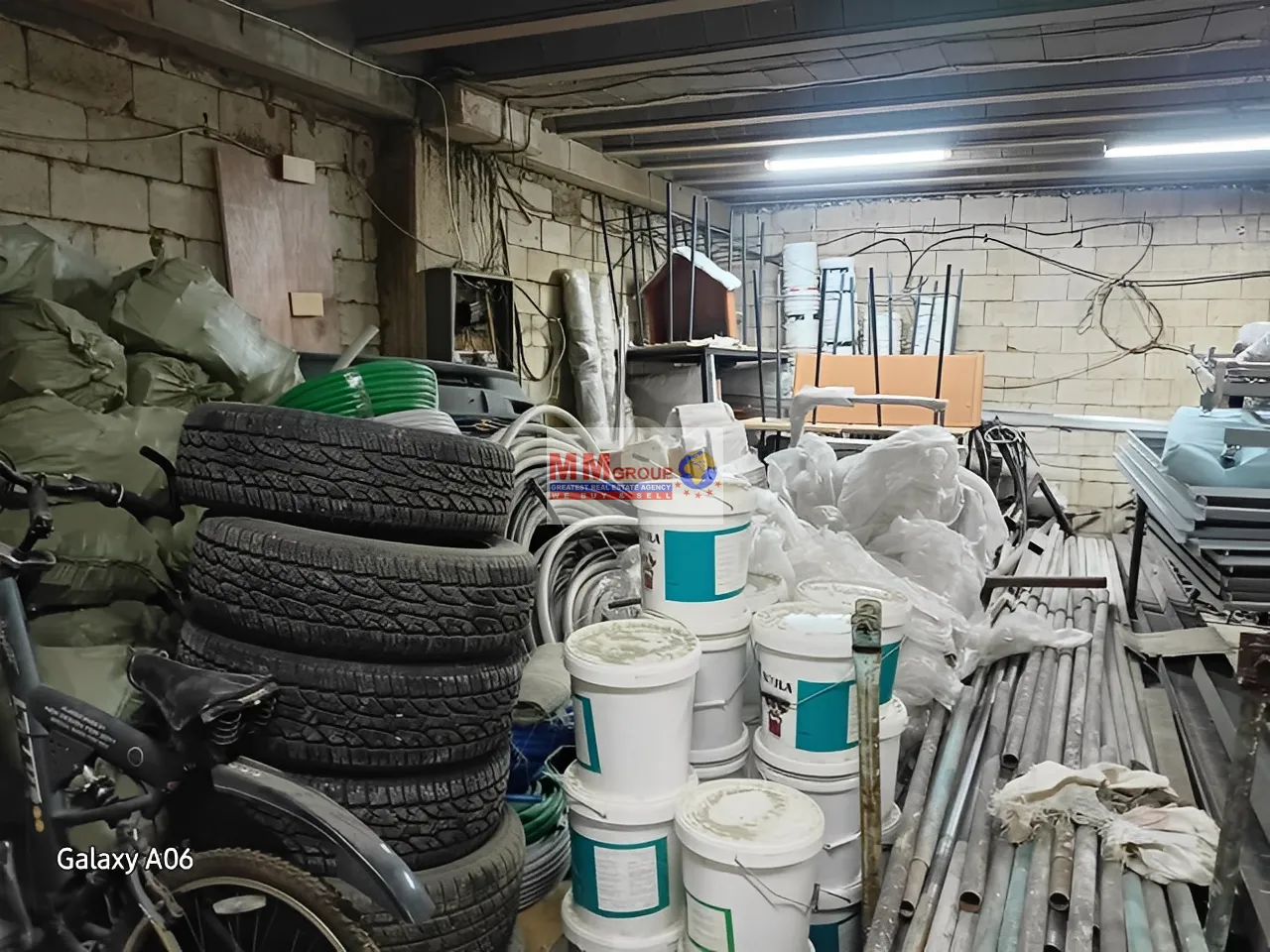 Warehouse for sale in Dekwaneh