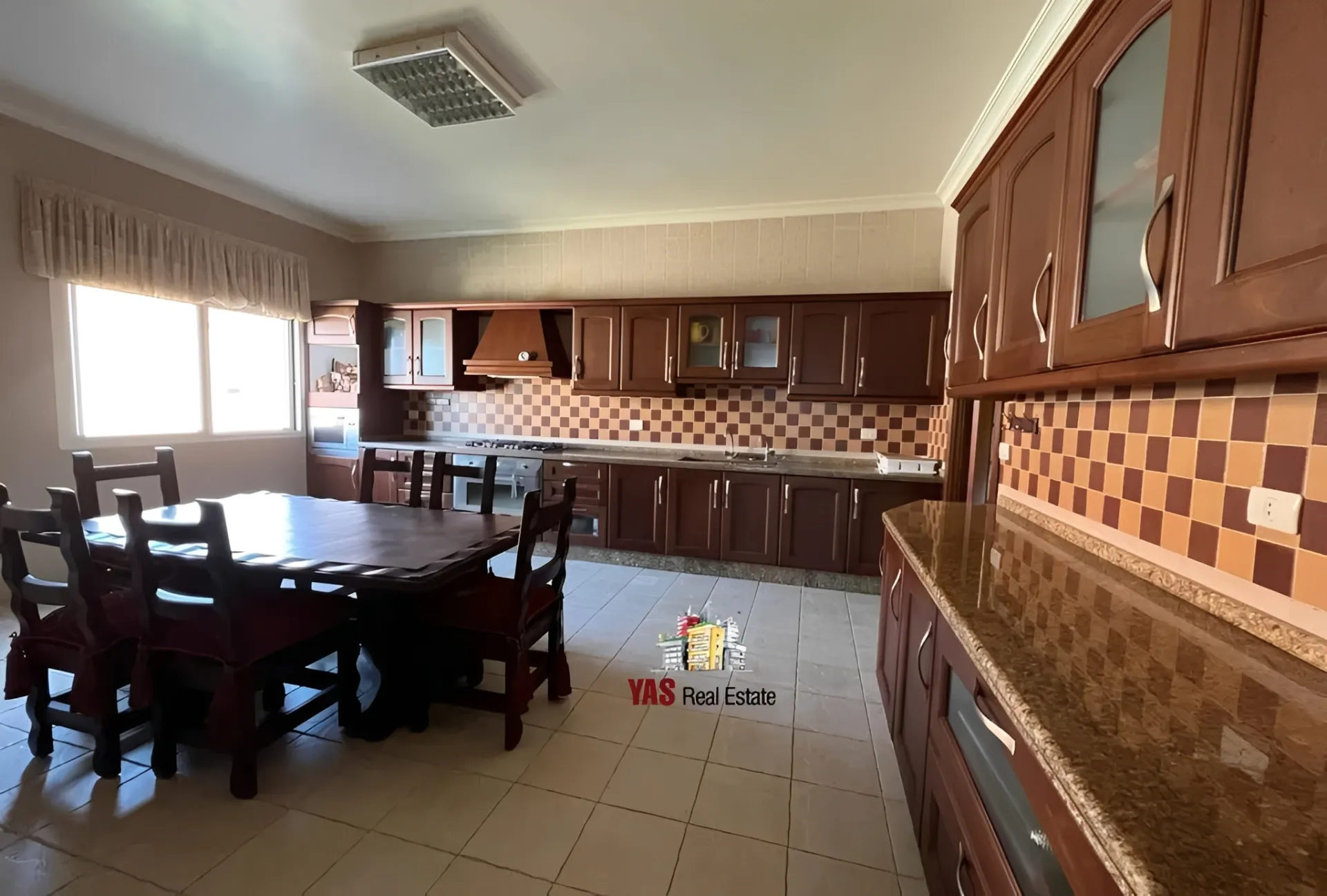 Apartment for Sale in Ballouneh