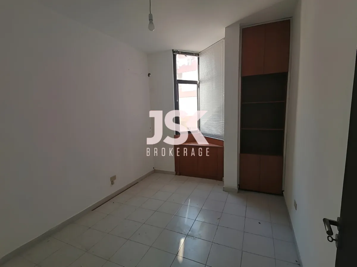 Office for rent in Baouchriyeh