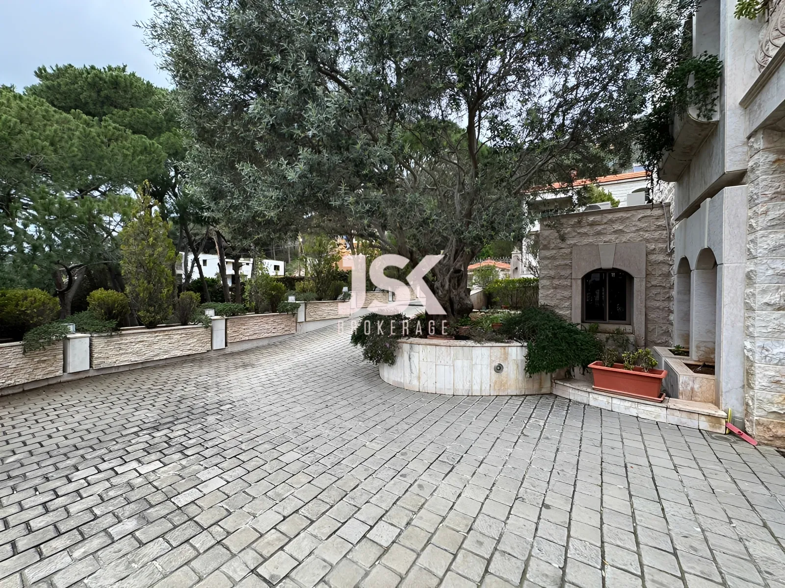 Villa for Sale in Montiverdi