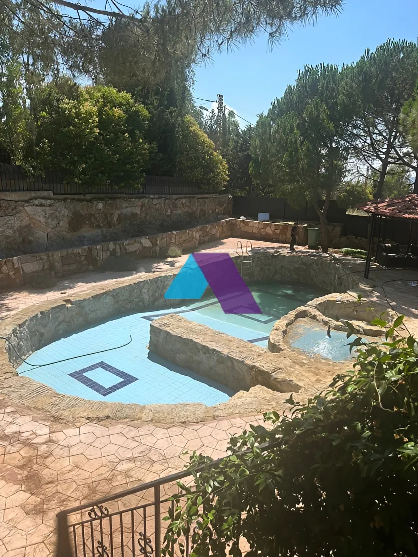 Villa for Sale in Bhamdoun - 6 bed, 4 bath