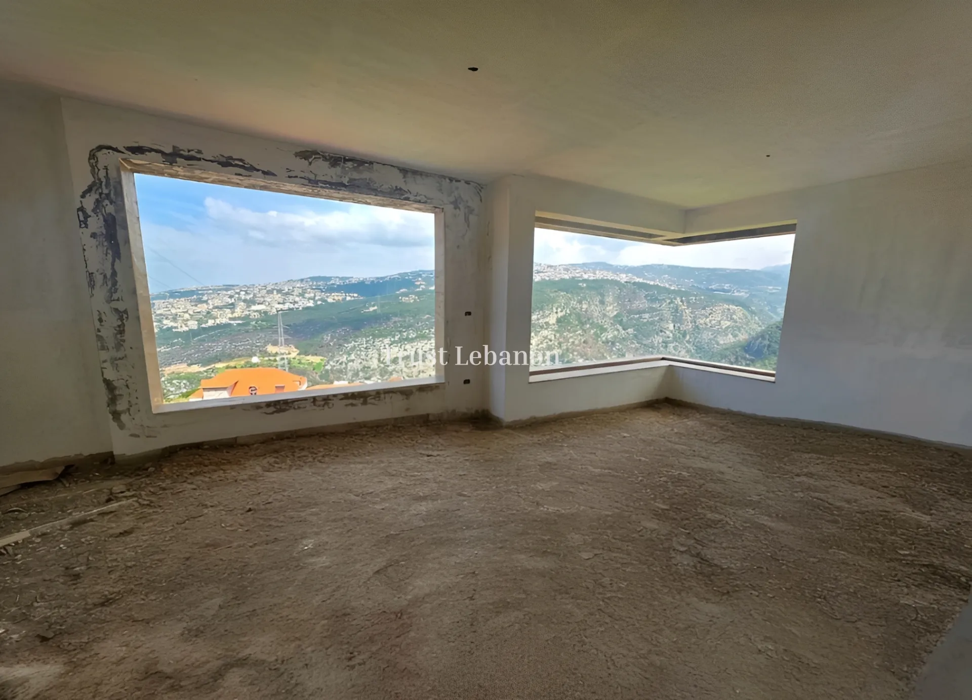 Duplex for sale in Qornet El Hamra, Lebanon - 4 bed, 3 bath