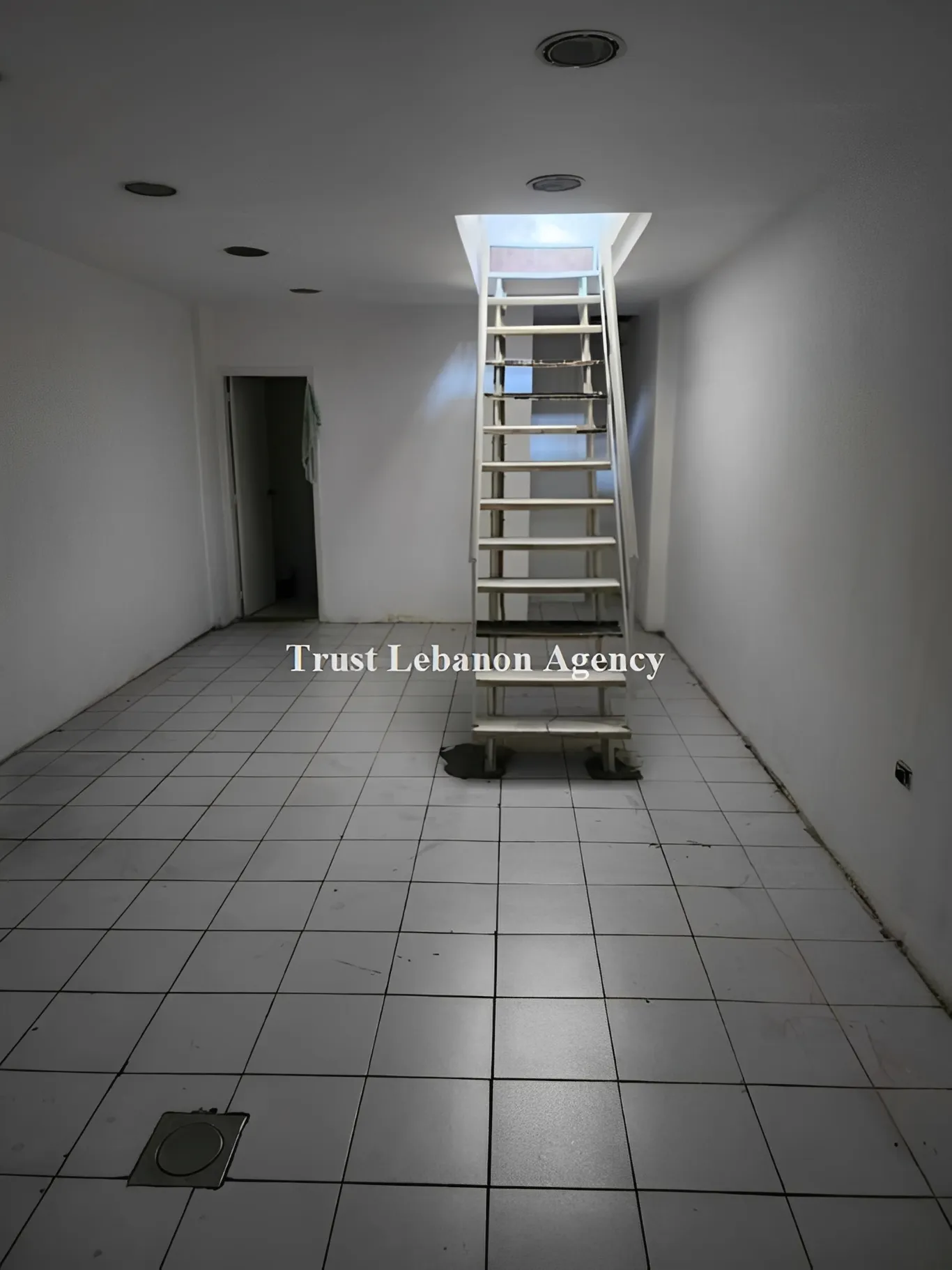 Shop for rent in Metn, Sin El Fil