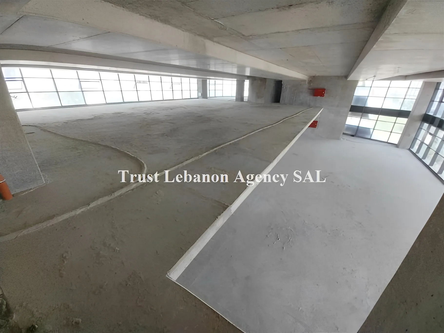 Office for rent in Metn, Mkalles