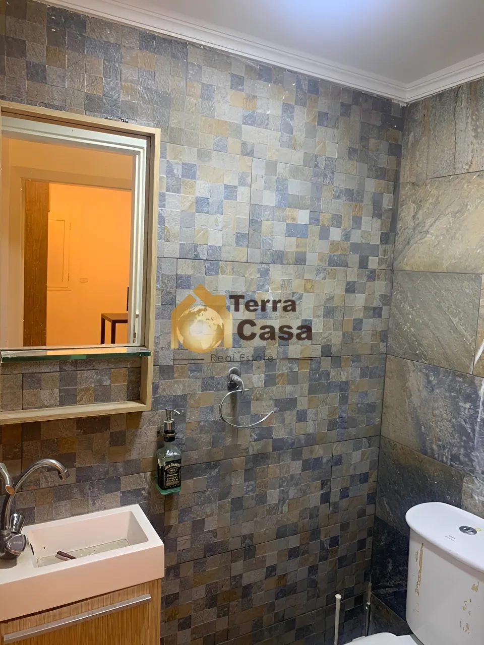 Office for rent in Monot