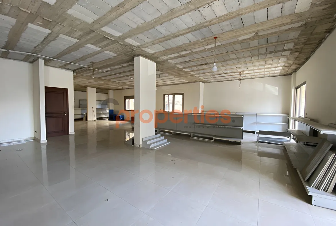 Showroom for Rent in Hazmieh