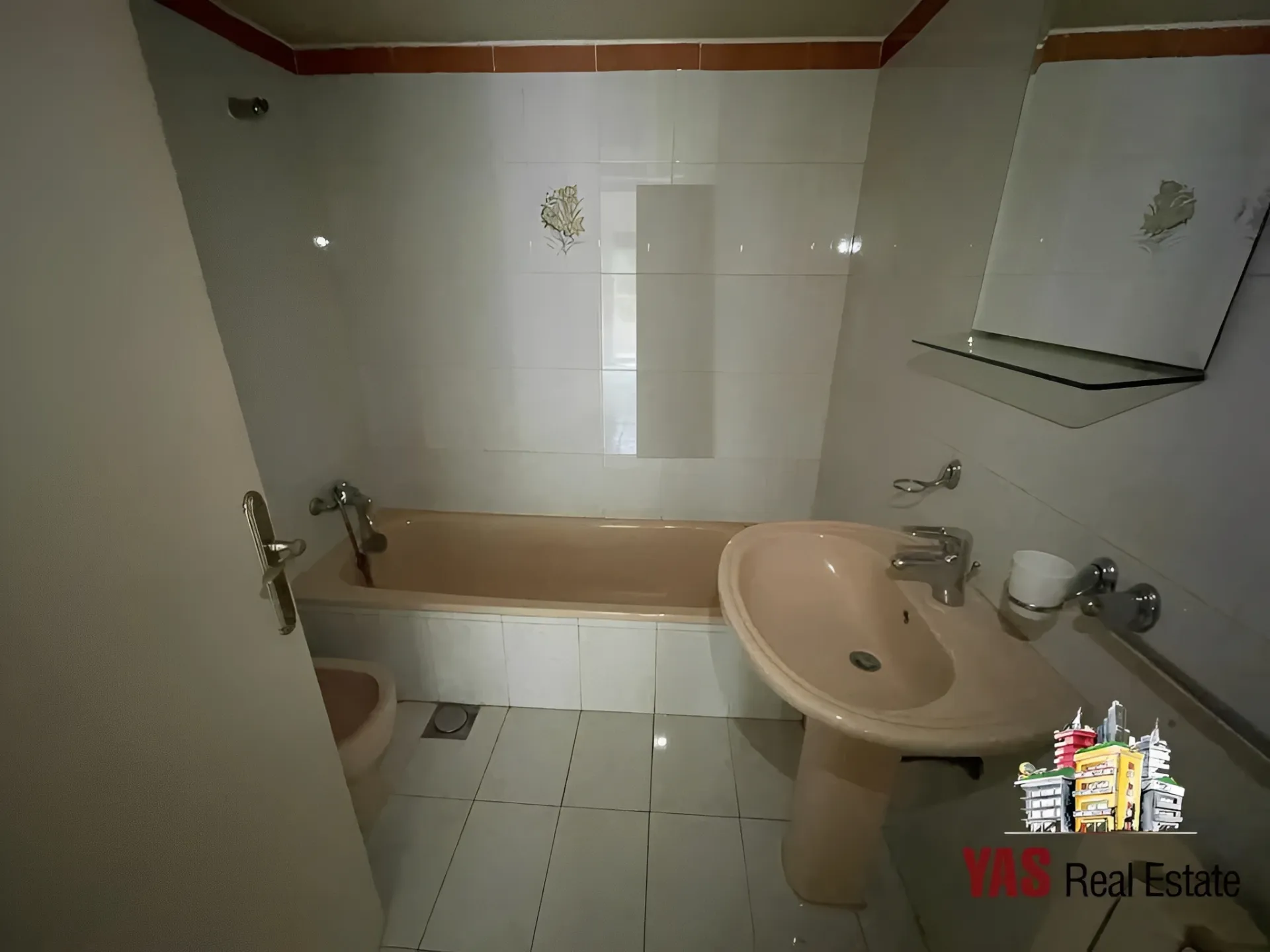 Apartment for Sale in Ballouneh - 3 bed, 4 bath