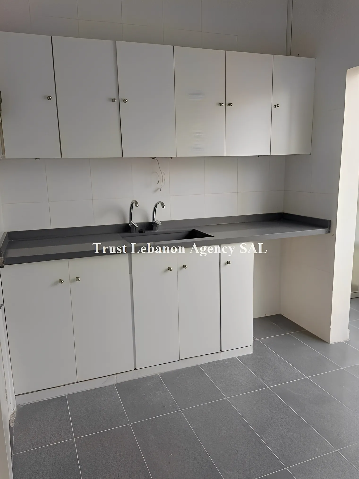 Office for rent in Achrafieh