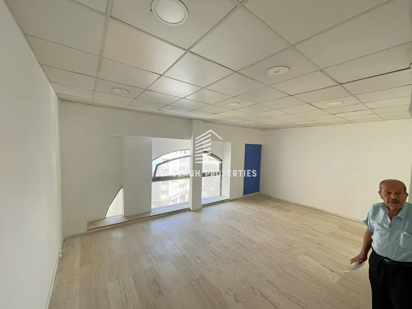 Office for rent in Sassine