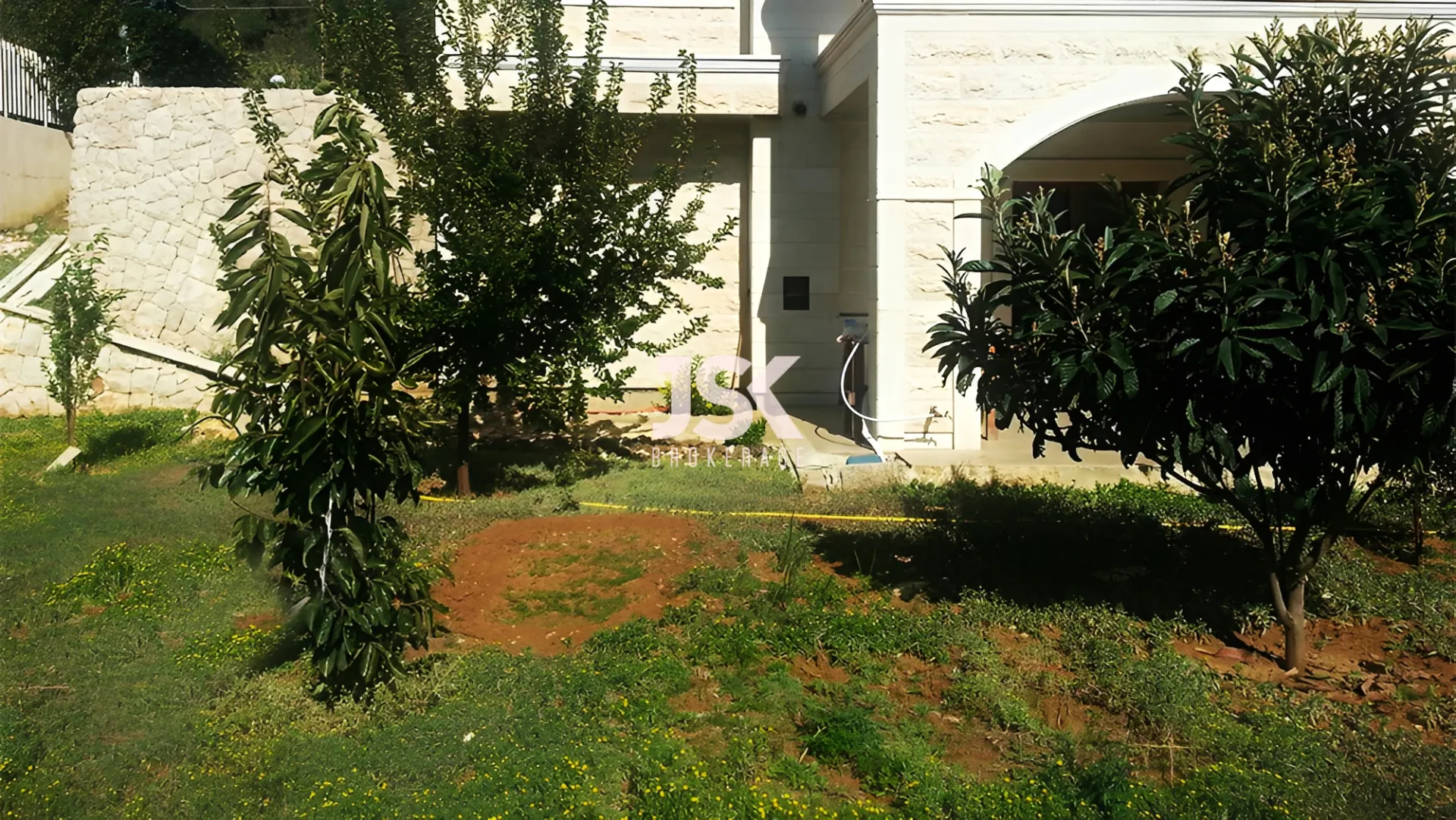 Villa for Sale in Ballouneh