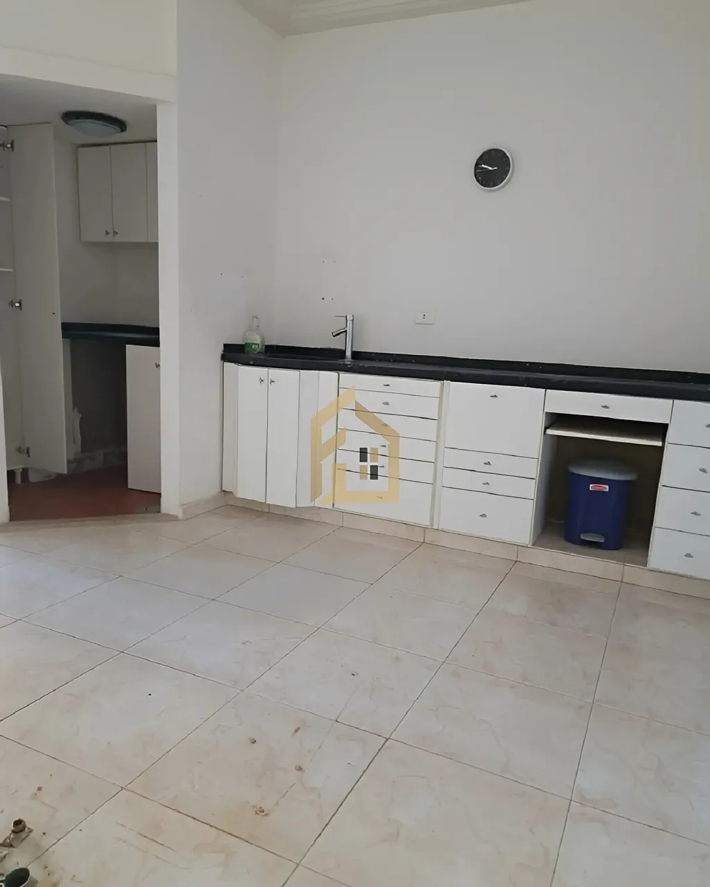 Clinic for rent in Ballouneh, Lebanon