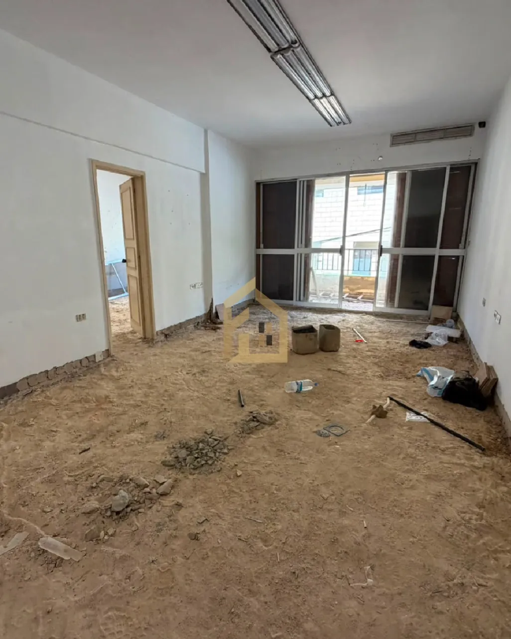 Apartment for sale in Ramlet El Baida, Bayrut, Lebanon - 3 bed, 3 bath